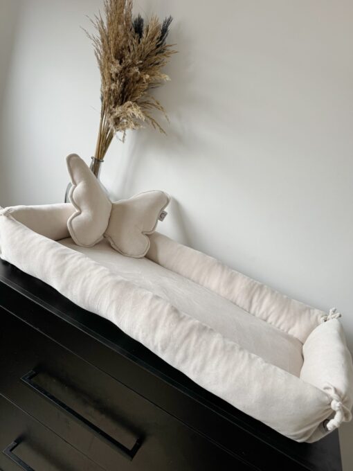 Velvety Ivory Natural Butterfly babynestje