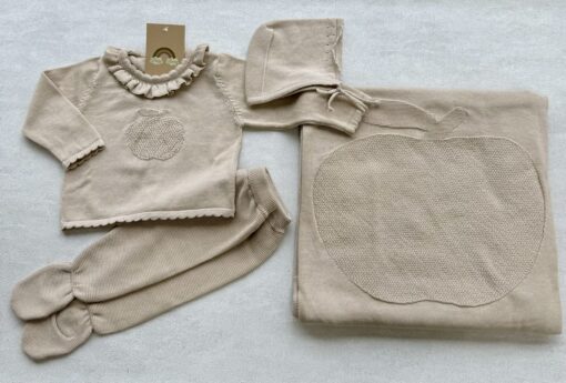 Complete Newbornset Beige Apple 4-delig