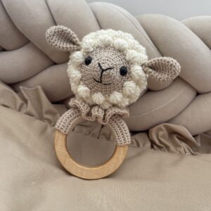 Handgemaakte rammelaar Schaapje Amigurumi