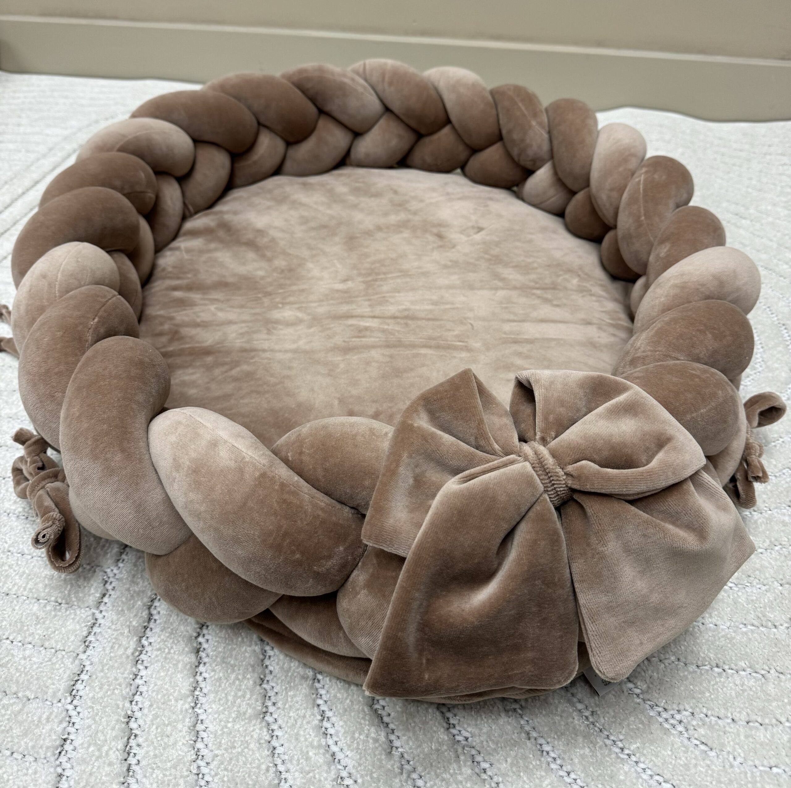 Velvety Taupe Babynestje