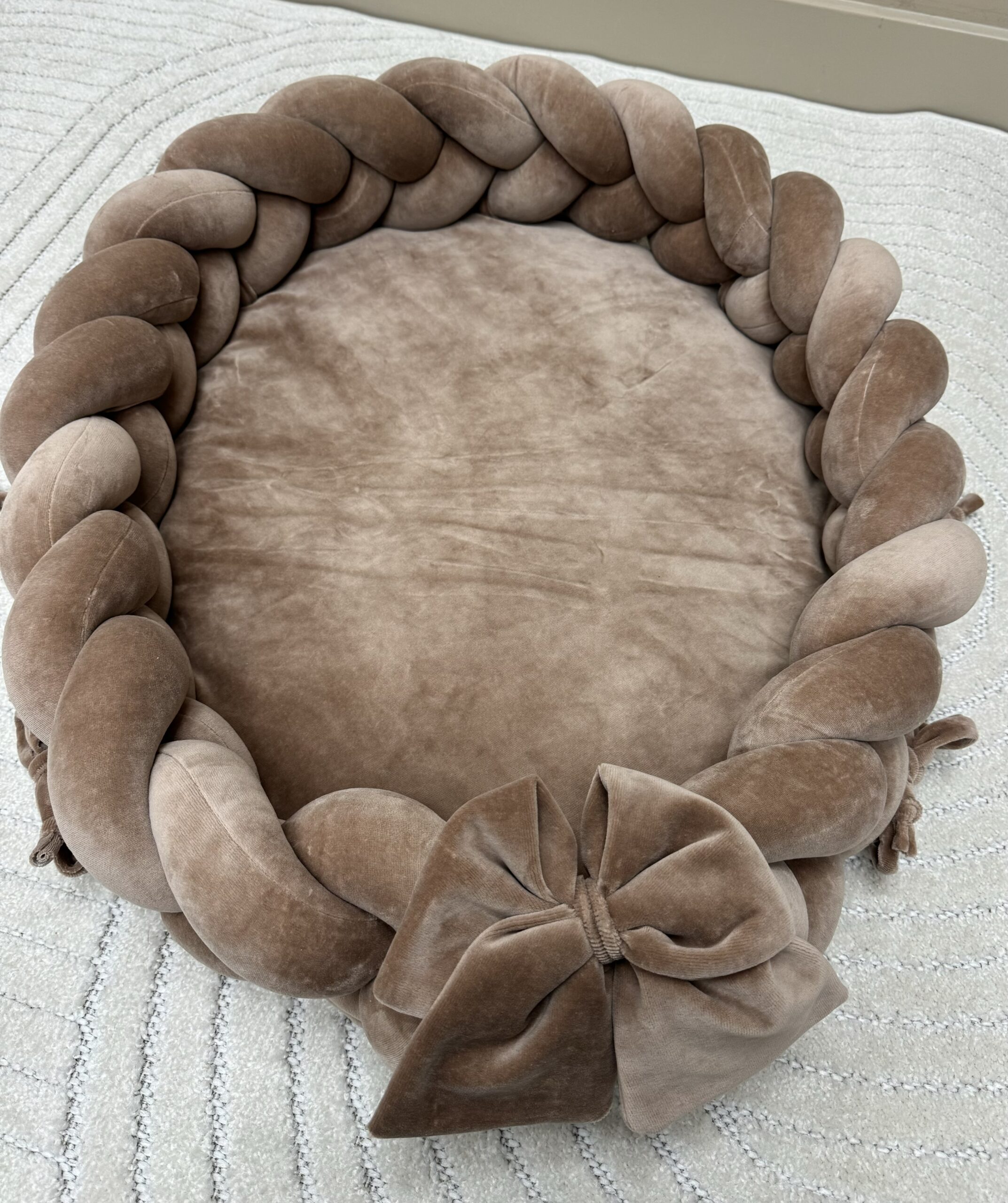 Velvety Taupe Babynestje - Afbeelding 4