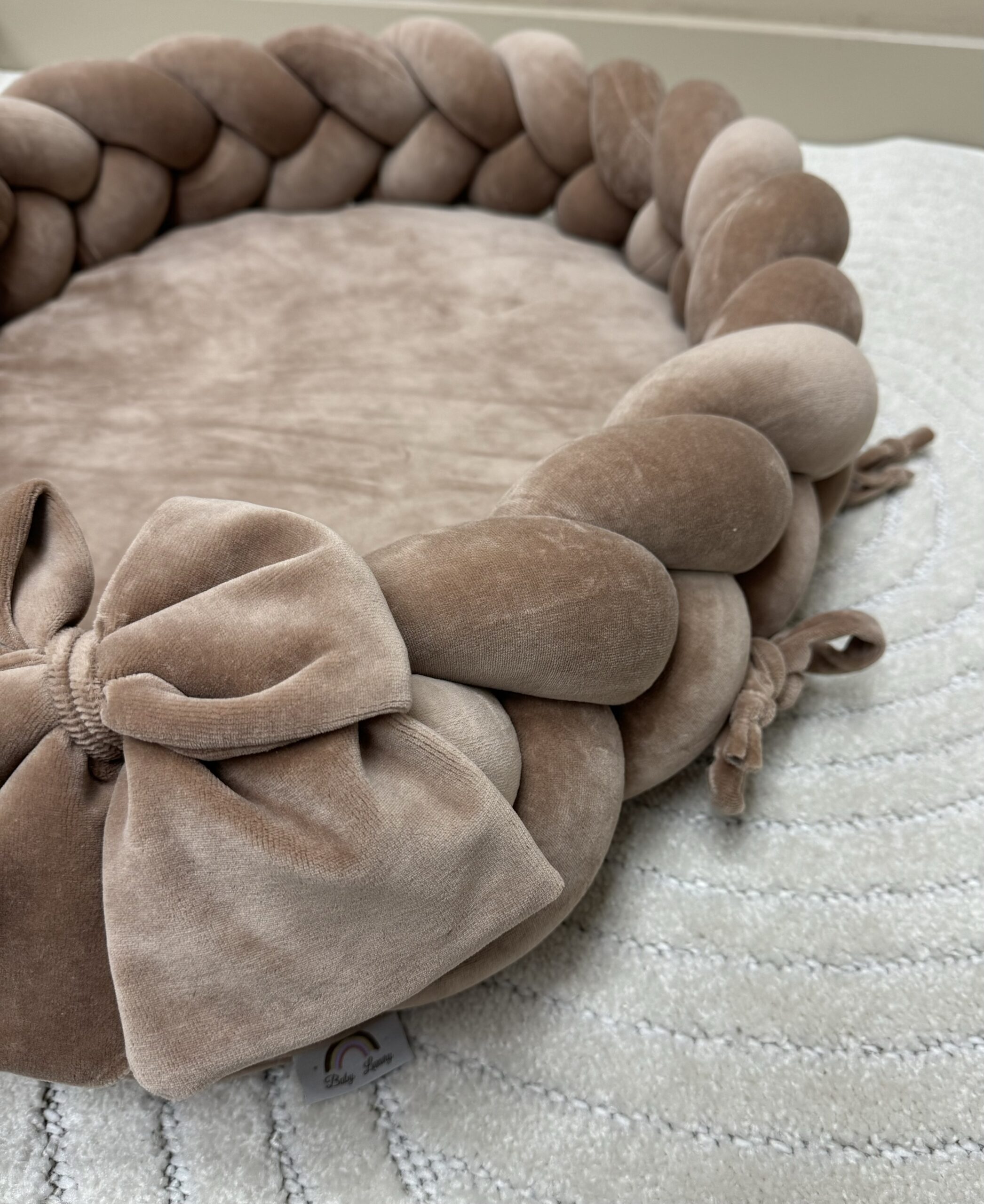 Velvety Taupe Babynestje - Afbeelding 5