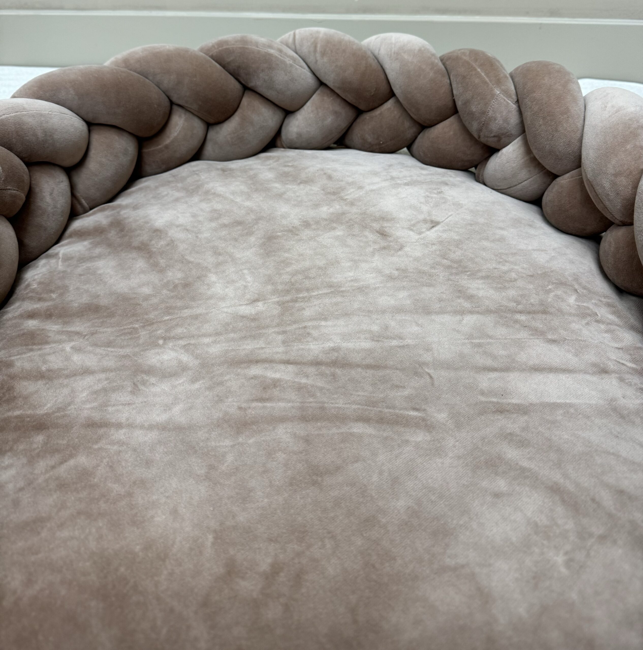 Velvety Taupe Babynestje - Afbeelding 3