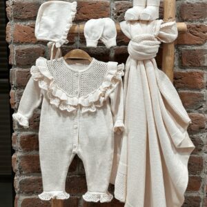 Complete Newbornset Ruffled 5-delig Creme