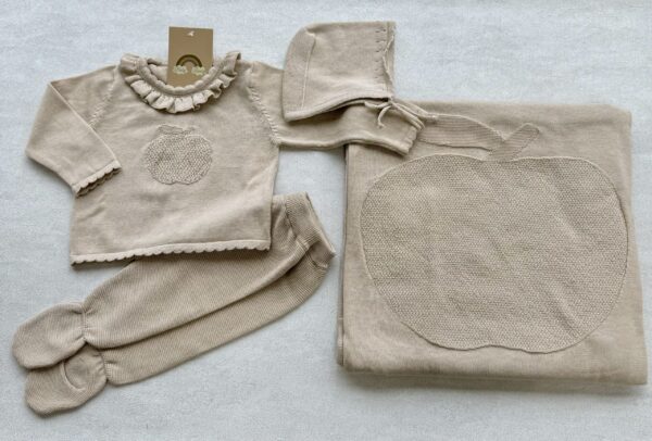 Complete Newbornset Beige Apple 4-delig