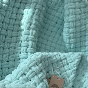 Pre-order Handgemaakte BL FLUFFY deken Mintblauw unisex