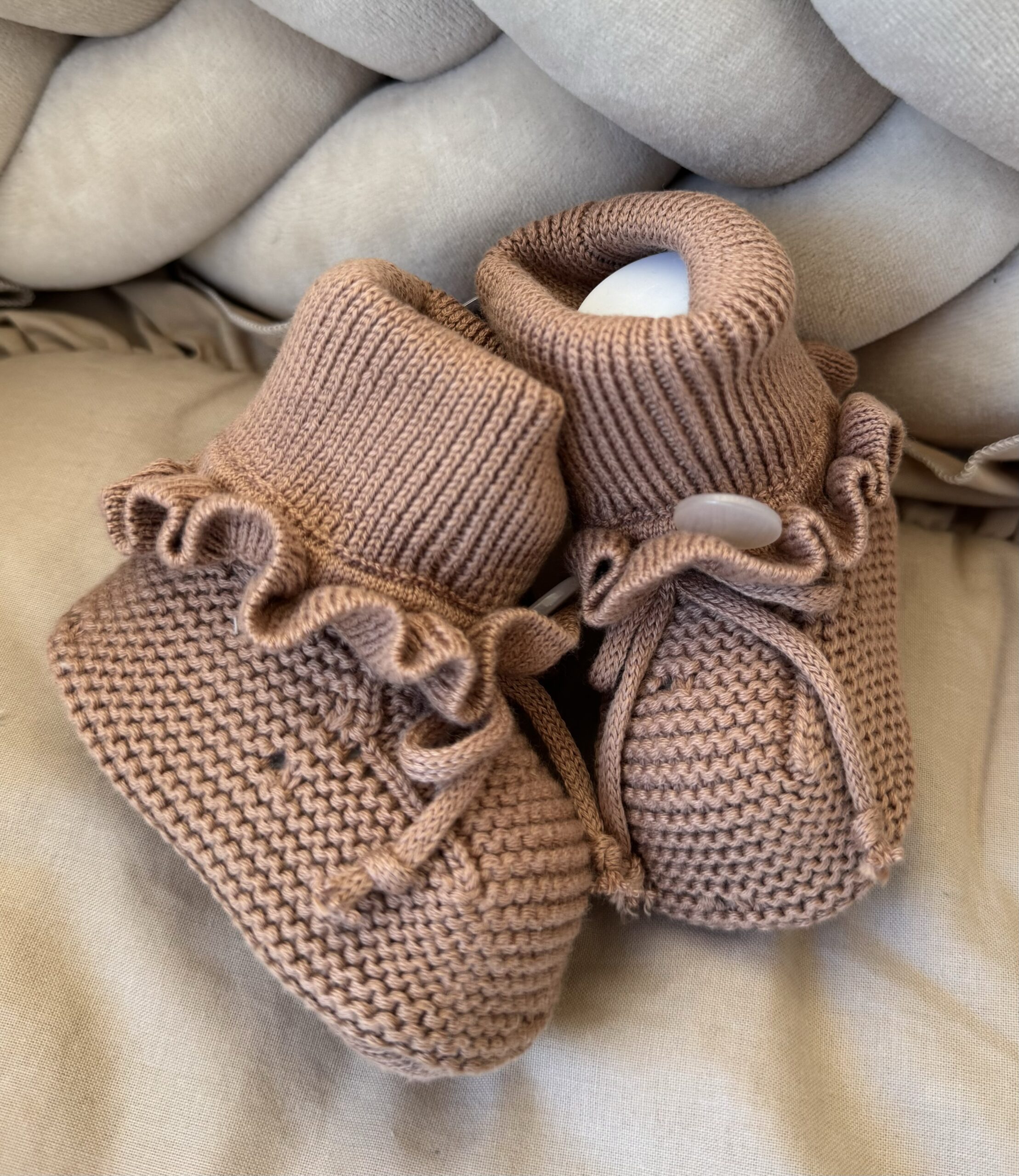 Gebreide Booties Ruffle ChestNut